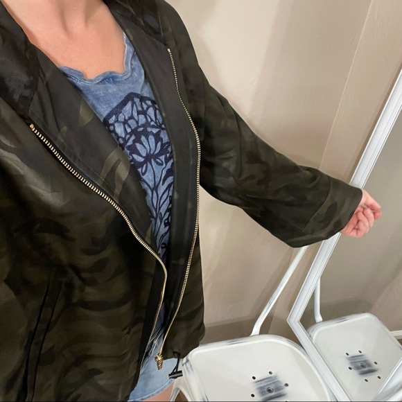 BLANK NYC camo lightweight hooded jacket green black XS Kimono drawstring - Picture 4 of 12